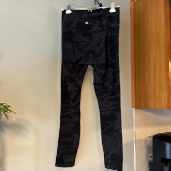 2 pair of lululemon leggings both size 8 - Picture 11 of 14